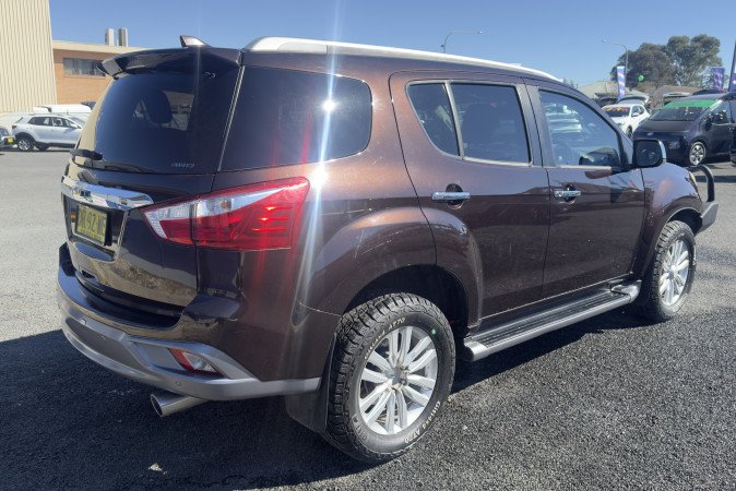 2018 ISUZU MU-X LS-T (4x4)