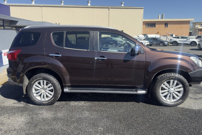 2018 ISUZU MU-X LS-T (4x4)