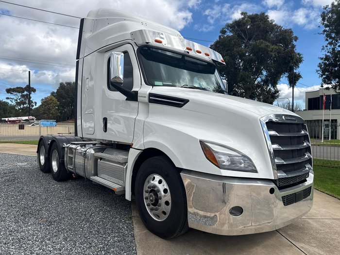 2025 Freightliner Cascadia