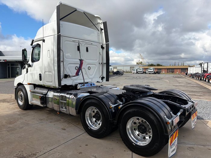 2025 Freightliner Cascadia