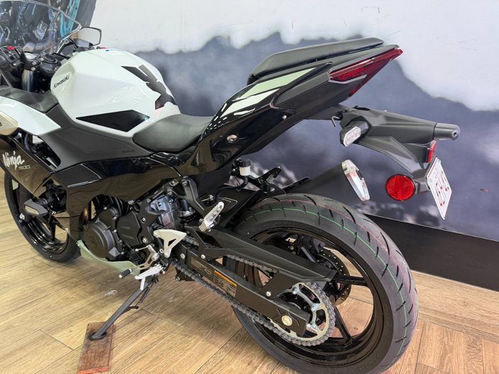 2026 Kawasaki NINJA 500 SE (LAMS) WHITE