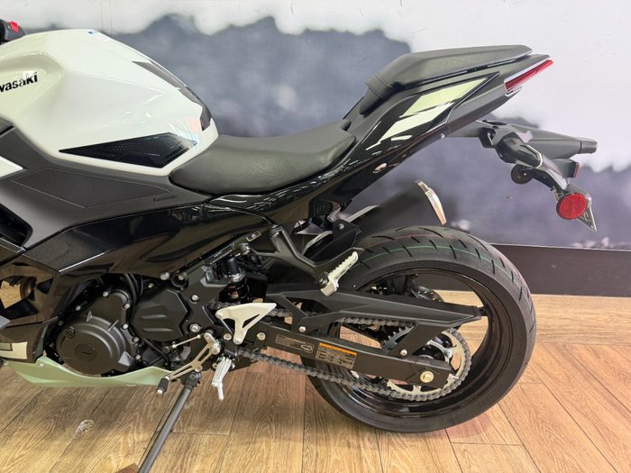 2026 Kawasaki NINJA 500 SE (LAMS) WHITE