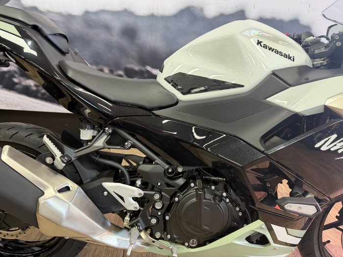 2026 Kawasaki NINJA 500 SE (LAMS) WHITE
