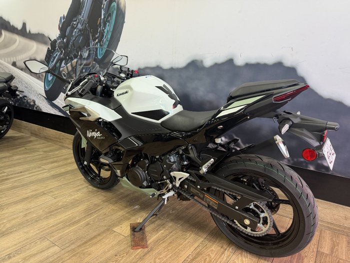 2026 Kawasaki NINJA 500 SE (LAMS) WHITE