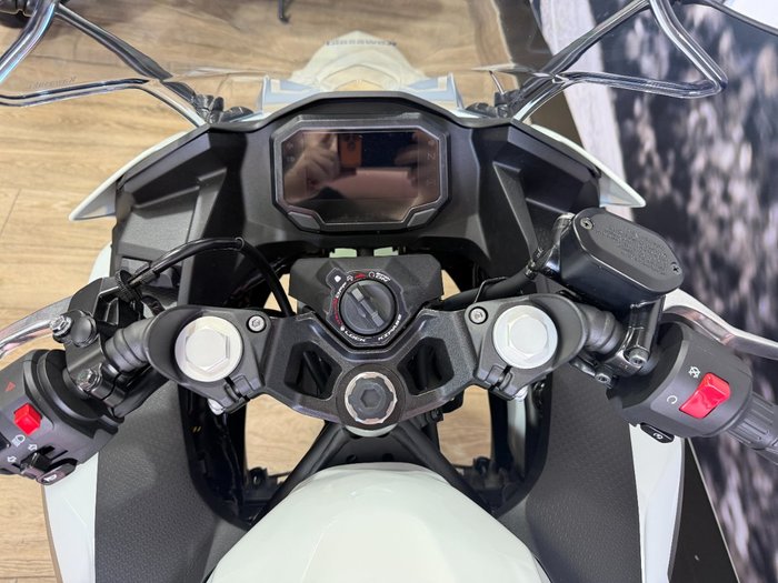2026 Kawasaki NINJA 500 SE (LAMS) WHITE