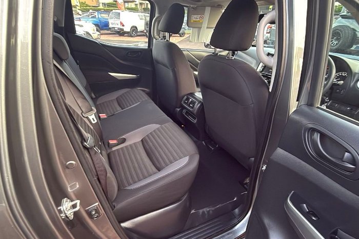 2021 Nissan Navara SL