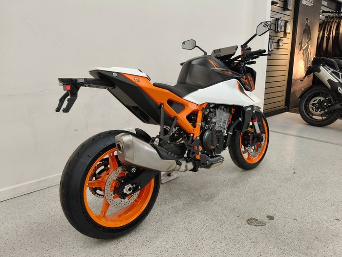 2026 Ktm 990 DUKE Orange