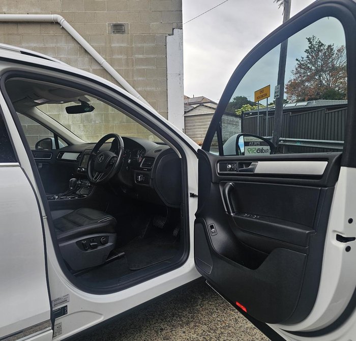 2017 Volkswagen Touareg 150TDI Element 7P MY18 Four Wheel Drive Pure White
