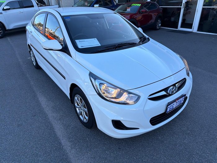 2013 Hyundai Accent Active
