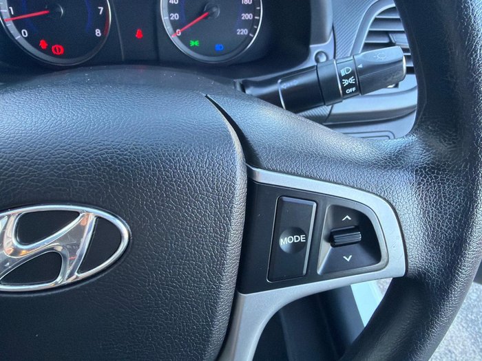 2013 Hyundai Accent Active