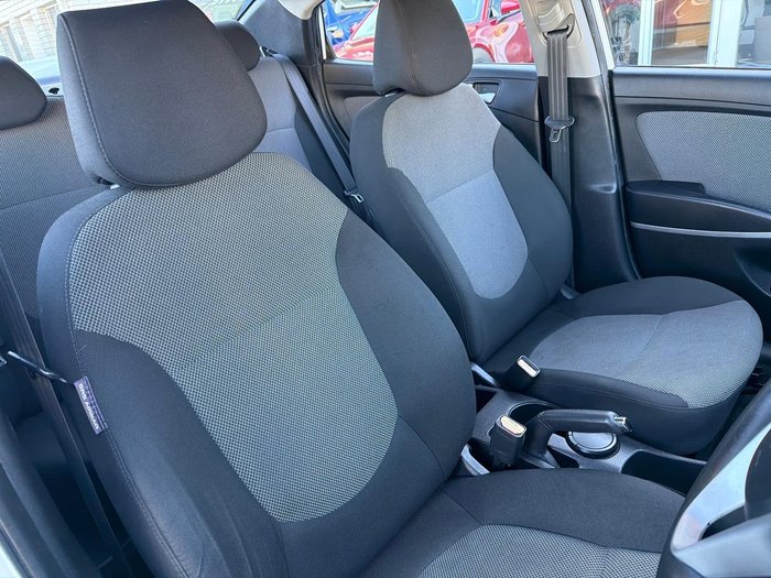 2013 Hyundai Accent Active