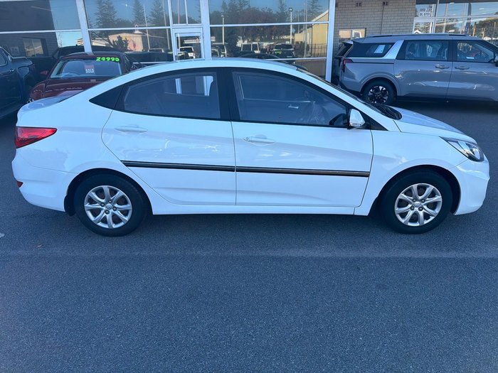 2013 Hyundai Accent Active