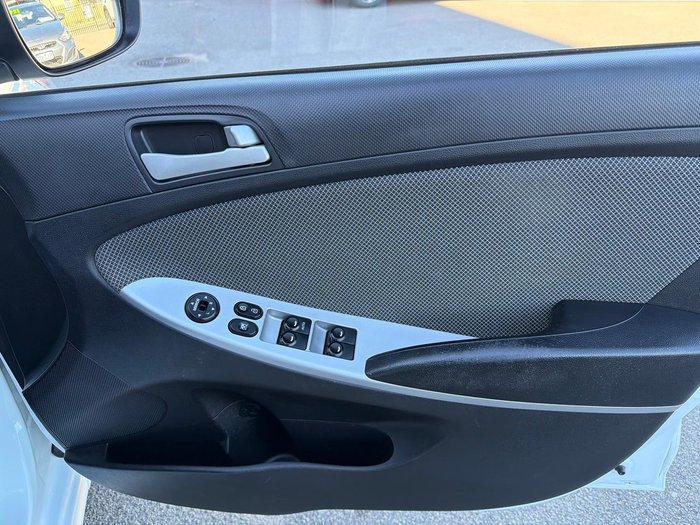 2013 Hyundai Accent Active