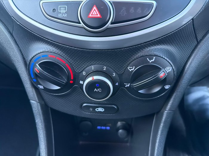 2013 Hyundai Accent Active