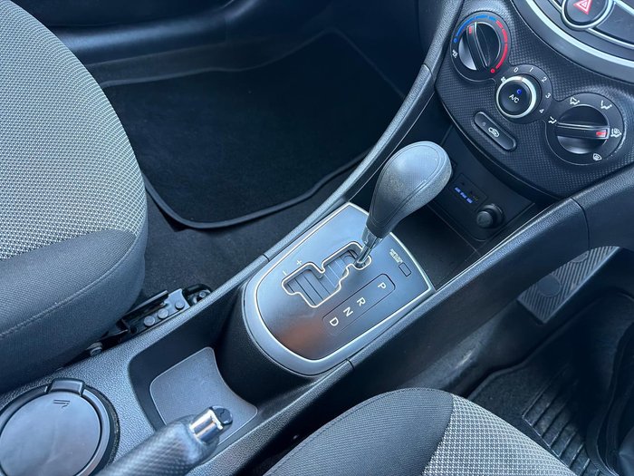2013 Hyundai Accent Active