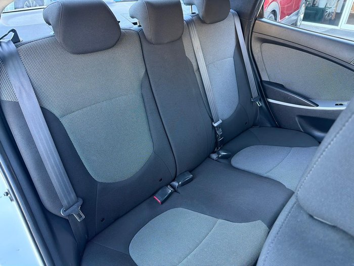 2013 Hyundai Accent Active