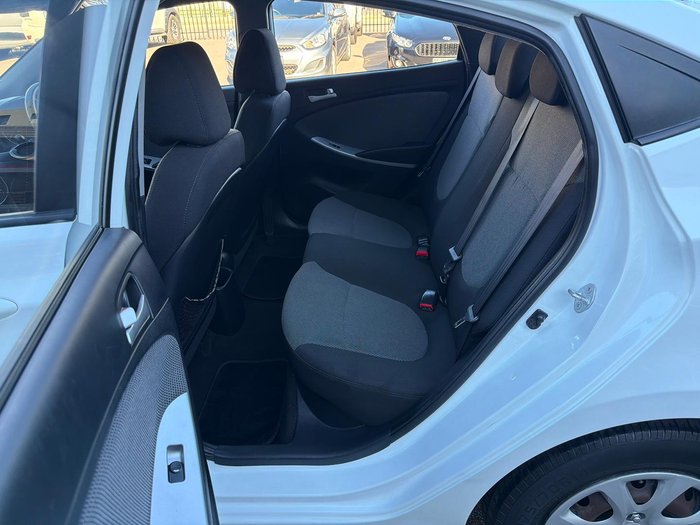 2013 Hyundai Accent Active