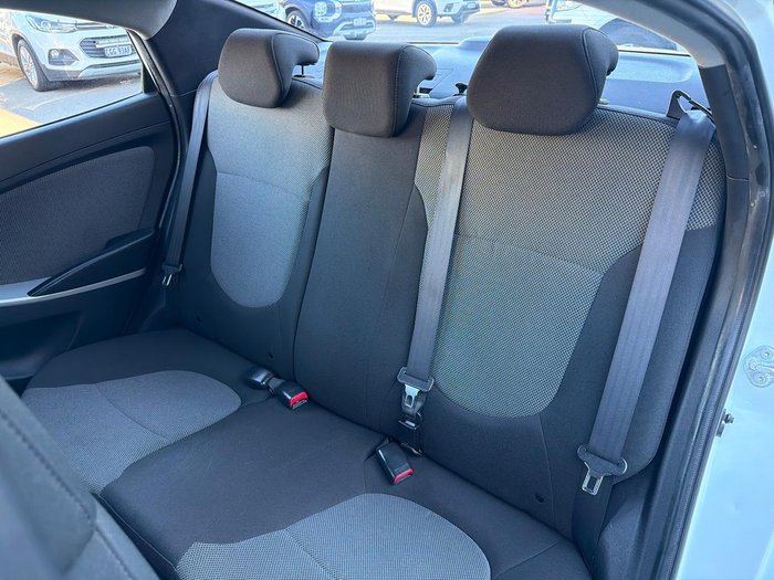 2013 Hyundai Accent Active