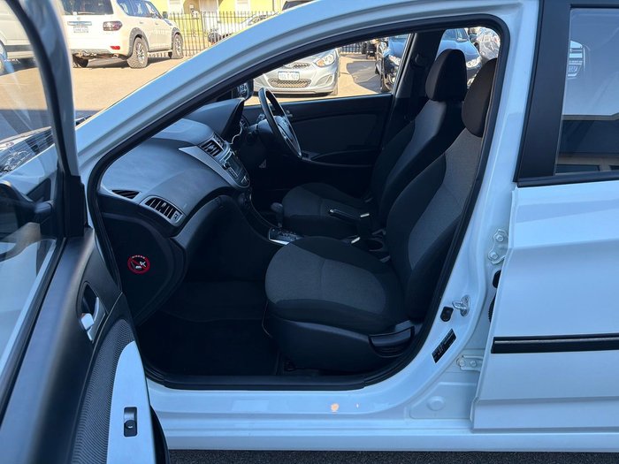 2013 Hyundai Accent Active