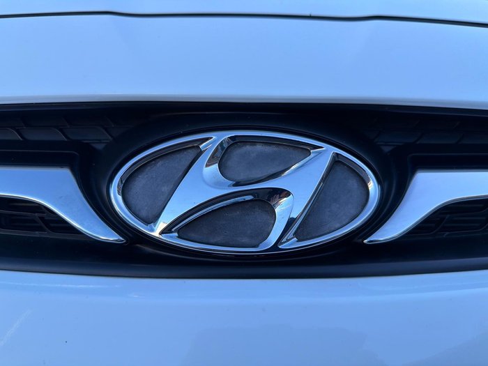 2013 Hyundai Accent Active