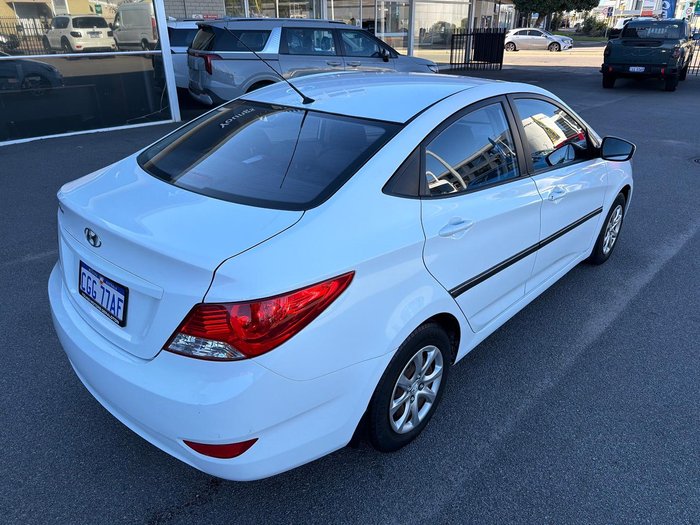 2013 Hyundai Accent Active