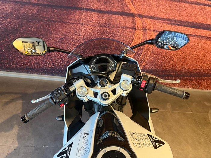 2024 Triumph Daytona 660 LAMS Daytona White