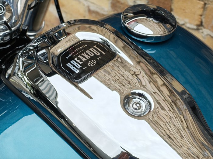 2026 HARLEY-DAVIDSON BREAKOUT 117 (FXBR) ROAD TEAL THUNDER