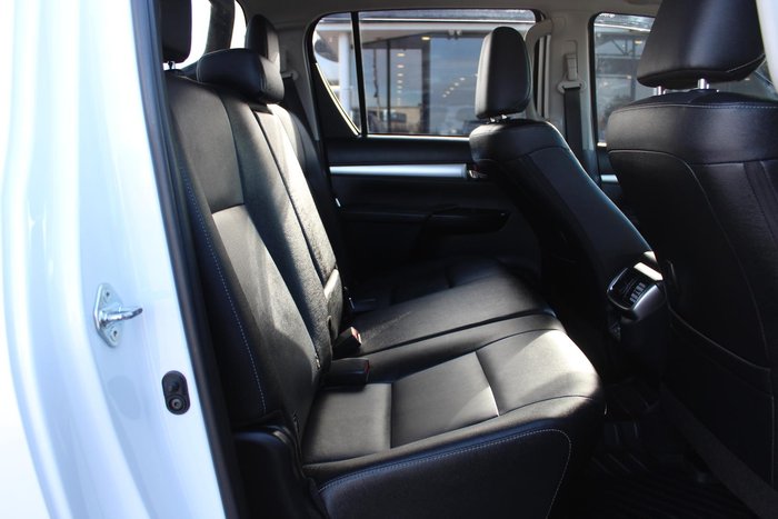 2025 Toyota Hilux SR5 48V