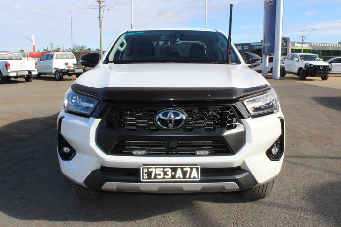2025 Toyota Hilux SR5 48V