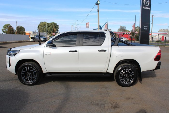 2025 Toyota Hilux SR5 48V