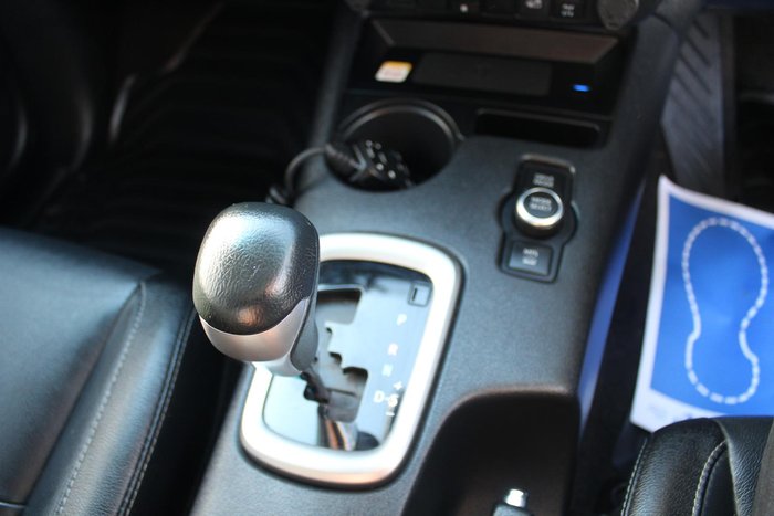 2025 Toyota Hilux SR5 48V