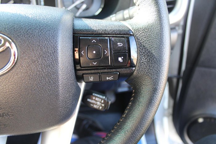 2025 Toyota Hilux SR5 48V
