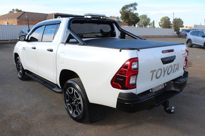 2025 Toyota Hilux SR5 48V