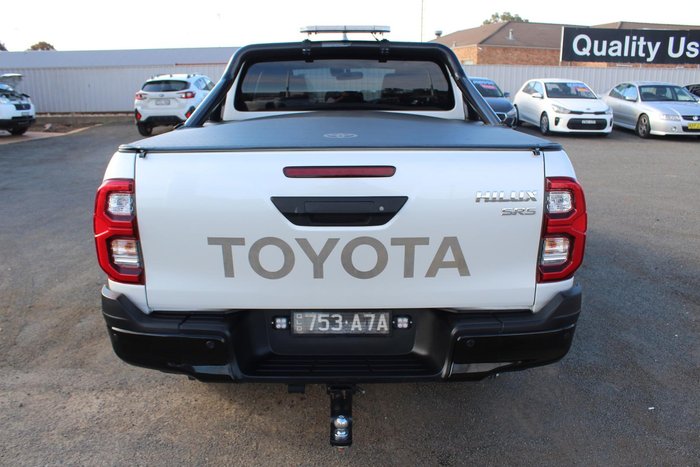 2025 Toyota Hilux SR5 48V