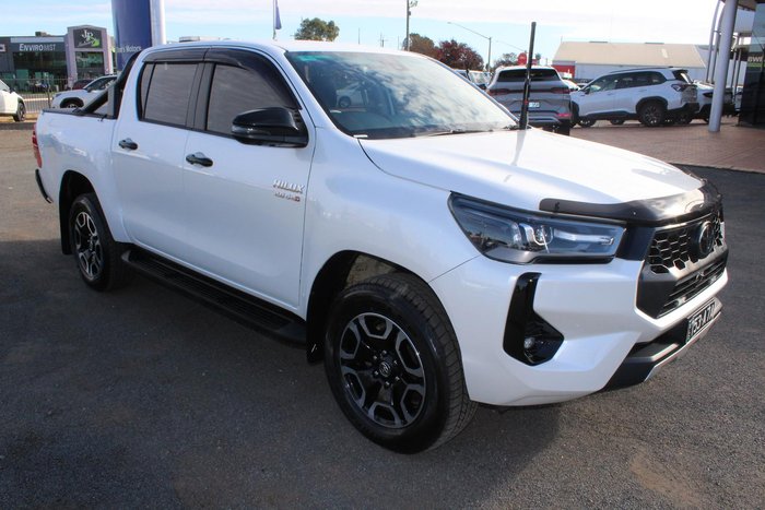 2025 Toyota Hilux SR5 48V