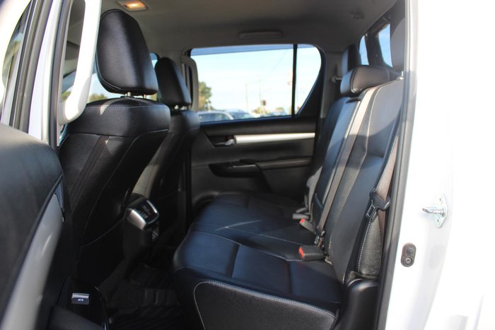 2025 Toyota Hilux SR5 48V