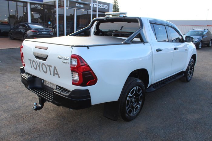 2025 Toyota Hilux SR5 48V