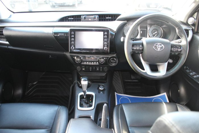 2025 Toyota Hilux SR5 48V