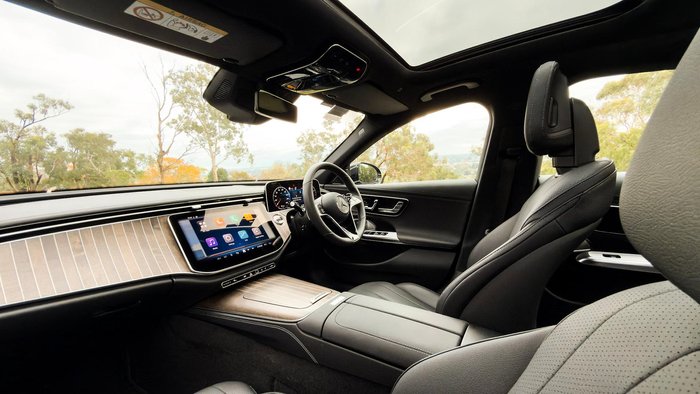 2025 Mercedes-Benz E-Class E200