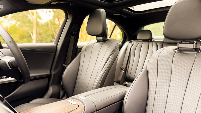 2025 Mercedes-Benz E-Class E200
