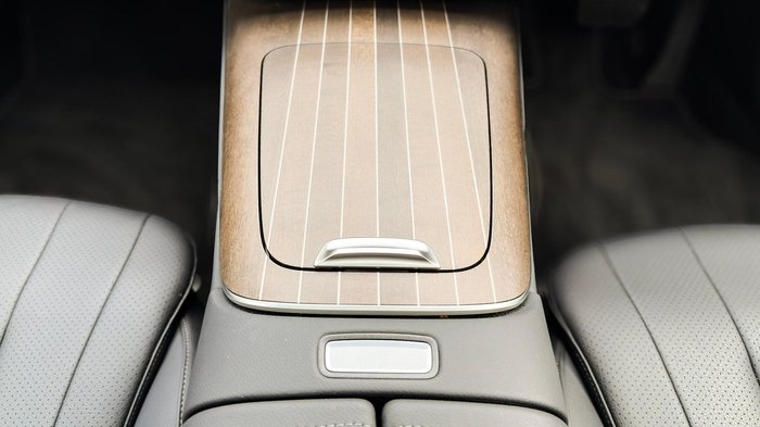 2025 Mercedes-Benz E-Class E200