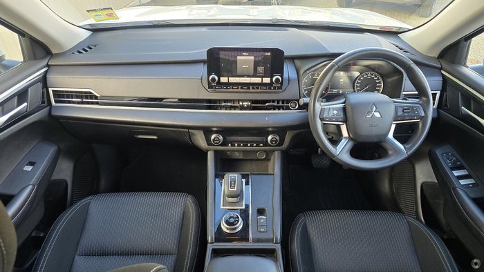 2023 Mitsubishi Outlander ES