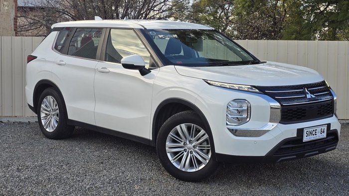 2023 Mitsubishi Outlander ES