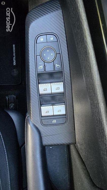 2023 Mitsubishi Outlander ES