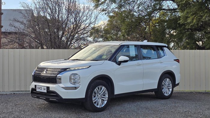 2023 Mitsubishi Outlander ES