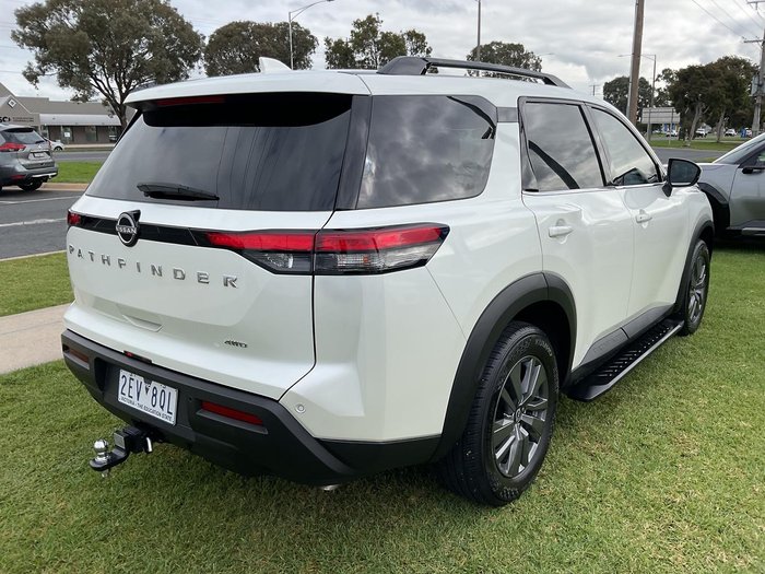 2024 Nissan Pathfinder ST-L