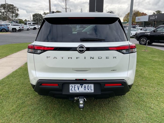 2024 Nissan Pathfinder ST-L