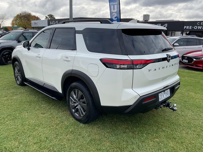 2024 Nissan Pathfinder ST-L