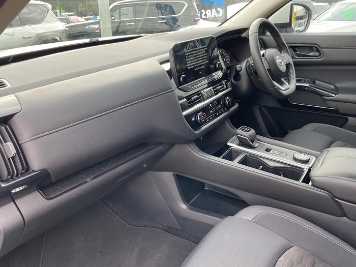 2024 Nissan Pathfinder ST-L