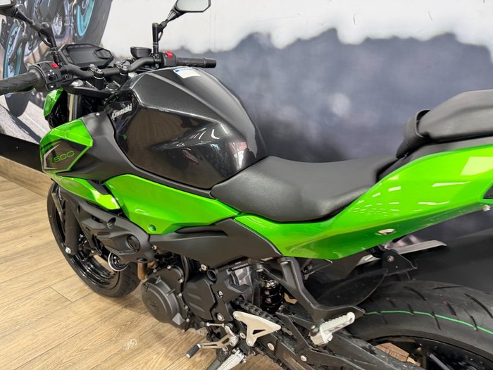 2026 Kawasaki Z500 Lime Green / Carbon Gray